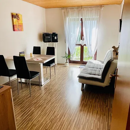 Apartment Kleine Ein Mit Gartenanlage