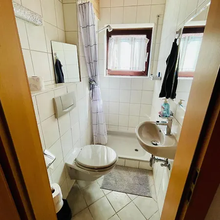 Apartment Kleine Ein Mit Gartenanlage