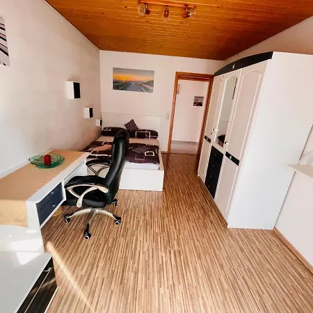 Kleine Ein Mit Gartenanlage Apartment